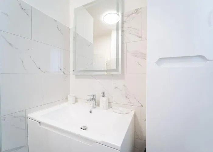 Swiss Blue Residence-lake View *