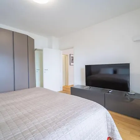 Swiss Blue Residence-lake View *